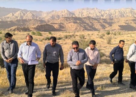 بازدید فرماندار عسلویه از زمین ۱۵ هکتاری برای احداث نیروگاه خورشیدی در شهر جدید چاه مبارک