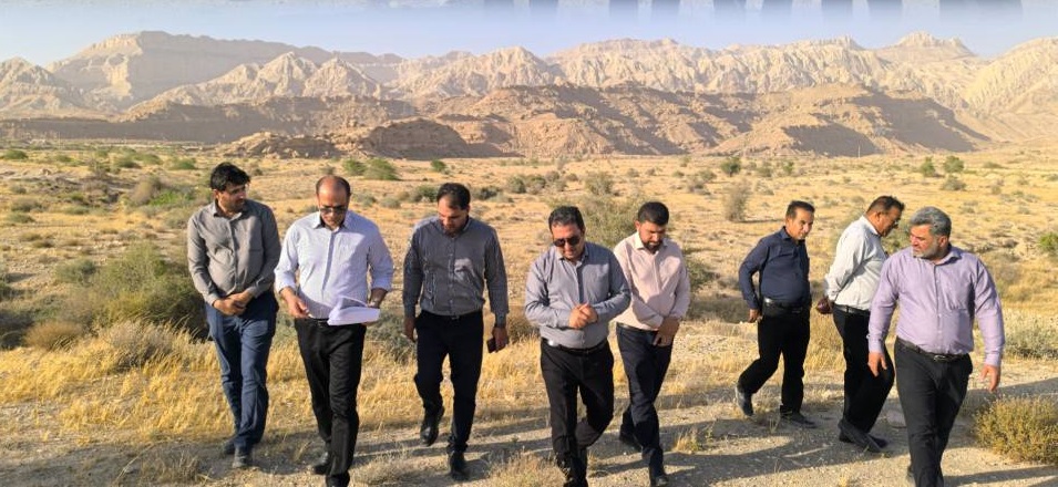 بازدید فرماندار عسلویه از زمین ۱۵ هکتاری برای احداث نیروگاه خورشیدی در شهر جدید چاه مبارک