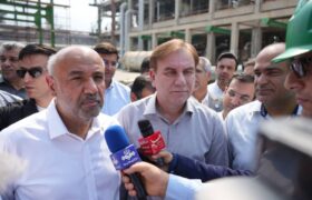 بازدید وزیر کار از پتروشیمی جم؛ میدری: روند بازسازی آغاز شده و هیچ کارگری اخراج نشده است