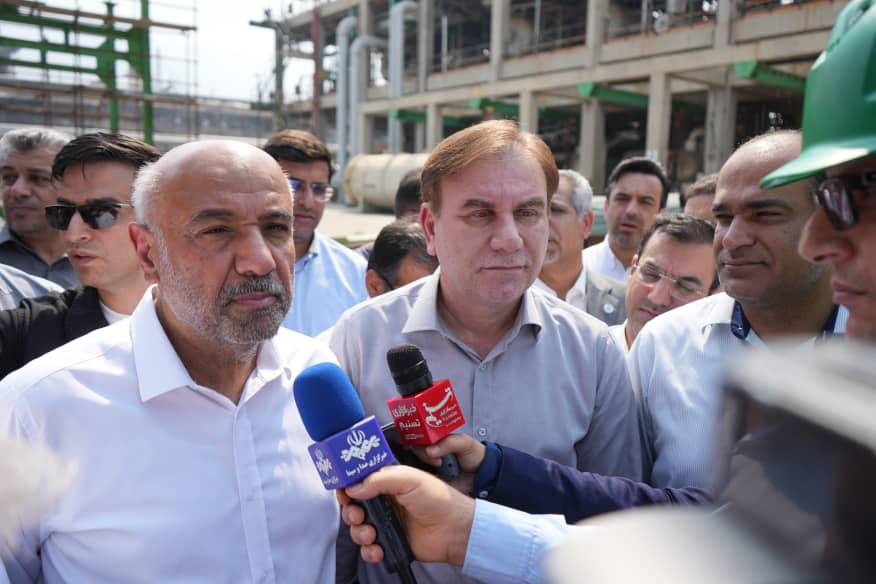 بازدید وزیر کار از پتروشیمی جم؛ میدری: روند بازسازی آغاز شده و هیچ کارگری اخراج نشده است